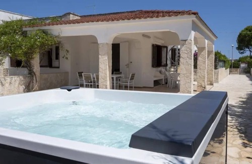Villanova Villa | [Seaside House] Villa exclusiva con jacuzzi - Ostuni - a 200 metros del mar