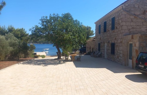 Skrivena Luka Casa | Casa para una familia con niños junto al mar Skrivena Luka, Lastovo (K-24059)