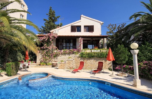 Seget Vranjica Casa | Casa junto al mar con piscina Seget Vranjica, Trogir (K-4329)