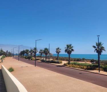 Tamariss Apartamento | Seaside, Infinity Pools, Gym, Games, Wifi