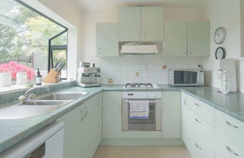 Beach Haven Casa | Seaside Oasis Haven (by Furnished Rentals)