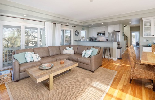 Newbury Casa | Seaside Sanctuary with Stunning Views - 3-Min Walk to the Beach!