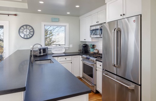 Newbury Casa | Seaside Sanctuary with Stunning Views - 3-Min Walk to the Beach!