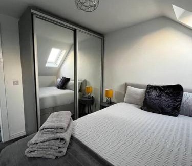 Bangor Apartamento | Seaside Serenity: Modern Flat