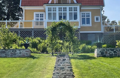 Vaxholm Casa | Terreno de mar, muelle propio con sauna. Carente de transparencia. Cerca de Estocolmo. 12 camas