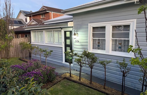 Shellharbour Cabaña | Seaside Village Cottage Charm