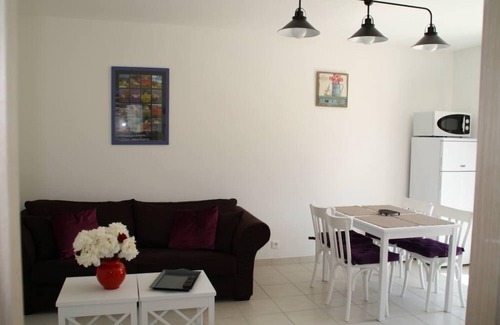 Vedene Casa | Alquiler temporal de una casa con jardín y piscina