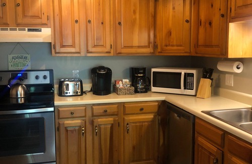 Bartlett Casa | Estaciones recientemente renovadas en Attitash - Capacidad para 10 personas, 2BR / 2 baños, ideal para familias.