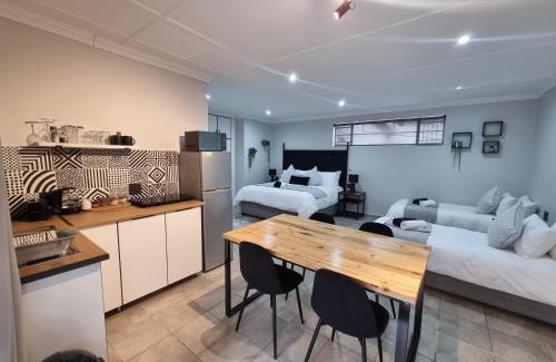 Fichardt Park Casa | Seasons Inn Self-catering guesthouse