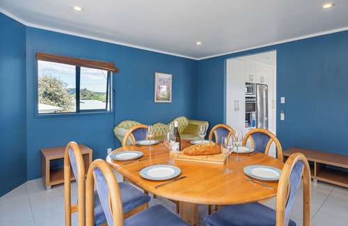 Matarangi Casa | Seaspray Retreat - Matarangi Holiday Home