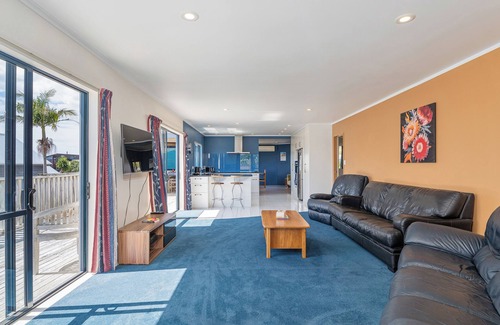 Matarangi Casa | Seaspray Retreat - Matarangi Holiday Home