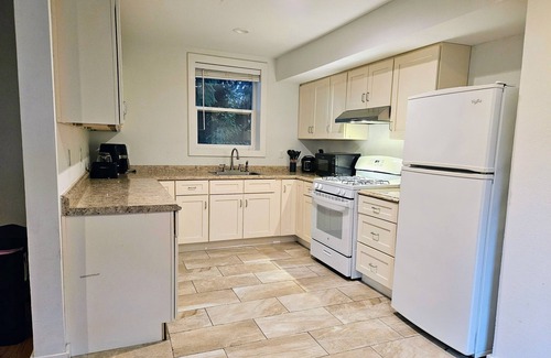 Licton Springs Casa | SEATTLE TIMELESS CHARM 4BR2BA, Kitchen WD