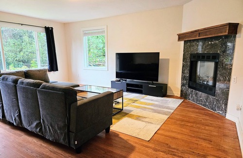 Licton Springs Casa | SEATTLE TIMELESS CHARM 4BR2BA, Kitchen WD
