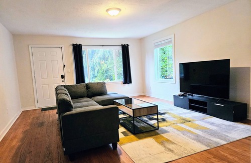 Licton Springs Casa | SEATTLE TIMELESS CHARM 4BR2BA, Kitchen WD