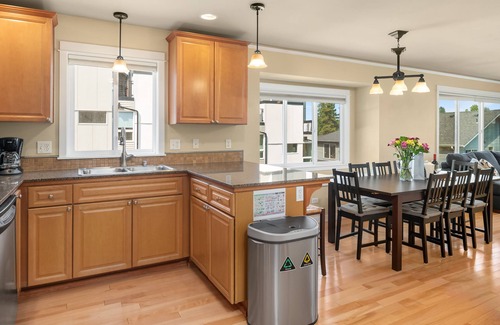 Mann Casa | Seattle Vacation Home: Life's A Game