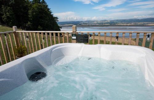 Cupar Casa | Seaview Cabin Sleeps 2 -Hot Tub -Smart Tv -Parking