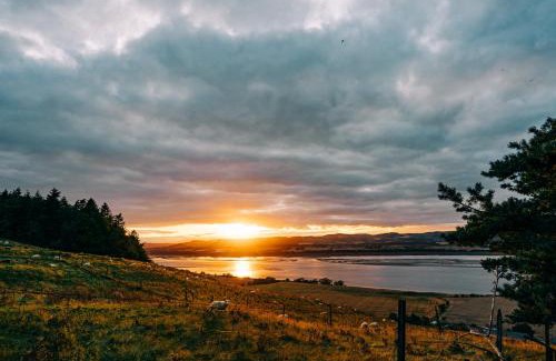 Cupar Casa | Seaview Cabin Sleeps 2 -Hot Tub -Smart Tv -Parking