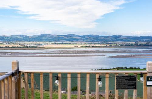 Cupar Casa | Seaview Cabin Sleeps 2 -Hot Tub -Smart Tv -Parking