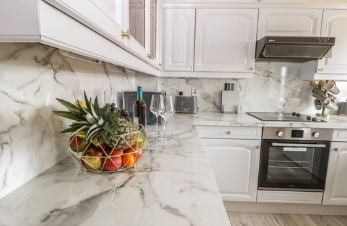 Salthouse Cabaña | SEAVIEW COTTAGE, character holiday cottage in Salthouse, Norfolk