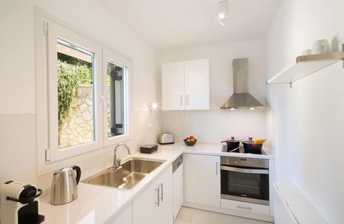 Corfu Town Apartamento | Seaview Luxurious Apartment near Corfu Town - Adults Only By Konnect