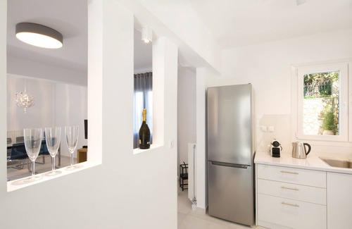 Corfu Town Apartamento | Seaview Luxurious Apartment near Corfu Town - Adults Only By Konnect