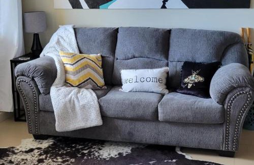 West End Apartamento | Seaview Paradise - Sleeps 3 - Pool - Parking