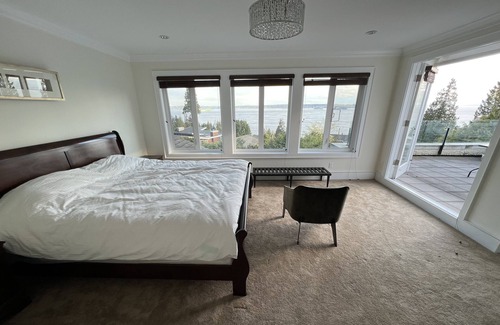 West Vancouver Casa | Seaview private room with balcony and bath