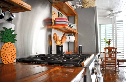 Spanish Wells Cabaña | Seawe: Disconnect to Connect – Charming 2-Bedroom Cottage on the Water’s Edge