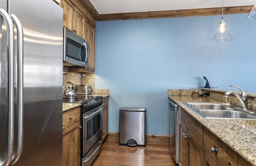 Vail Apartamento | Sebastian Hotel 5 Star Residence Unit - 2 BR 3 BA & 2 Porch Unit. All Amenities!