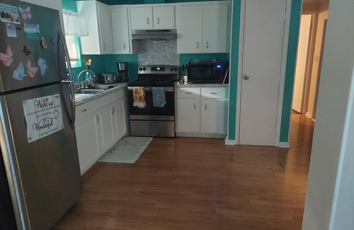 Florida South Atlantic Coast Casa | Sebring's lil sister town! Huge fenced yard. Pets welcome. Swimming lake nearby.