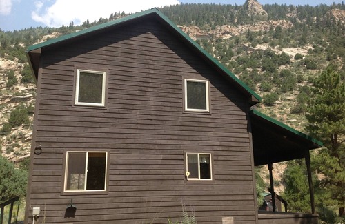 Buena Vista Cabina | Vistas privadas con 14er. Corriente. Bañera de hidromasaje de diseño. National Forest limita con 3 lados.