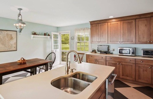 Unionville Casa | Secluded 1870s farmhouse full of historic charm + breathtaking waterfront views!