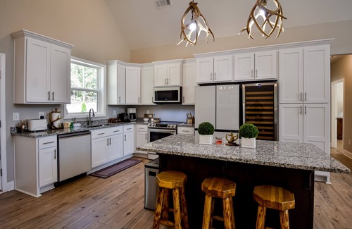 Blairsville Cabina | Secluded 2-story home with private hot tub, game room, fireplace, firepit, decks