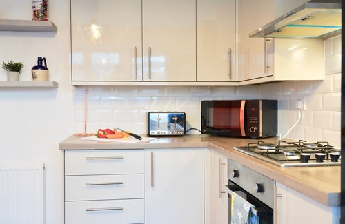 Gillingham Casa | Secluded 4 Bed Detached House with Driveway