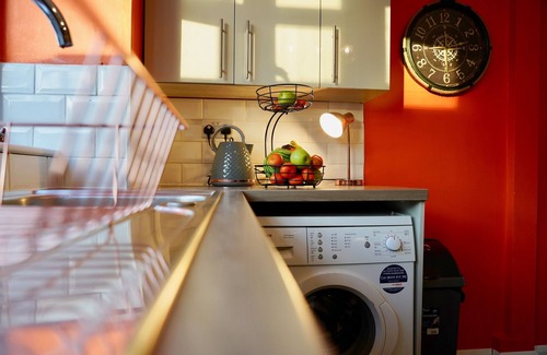 Gillingham Casa | Secluded 4 Bed Detached House with Driveway