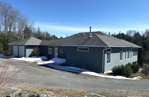 North Kawartha Casa | Secluded 4-Season Country Home - Lake+Hot Tub+EV. Pet Friendly!