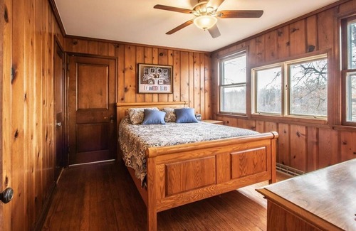 Troy Otro | Secluded and Cozy Lake House/Farmhouse on 40 acres with a 13 acre private lake
