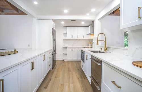Midtown Casa | Secluded and Private Monthly Tropical Modern Oasis with a Large Pool