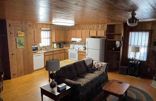 Quewhiffle Cabina | Secluded Cabin in the Woods, near Carolina Horse Park and Valkyrie Sporthorses