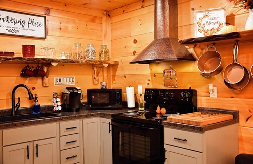 West Union Cabina | Secluded cabin located in Amish country