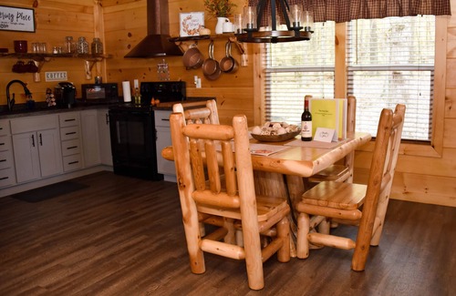 West Union Cabina | Secluded cabin located in Amish country