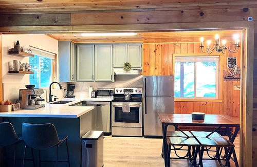 Alta Cabina | Secluded Cabin with Hot tub on spacious private lot