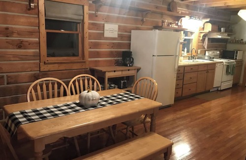 Birdseye Cabina | Secluded cabin with hot tub, fire pit near Patoka Lake, marina and winery