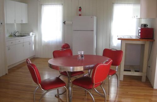 Mission Valley West Apartamento | Secluded, Charming and Unique! Spacious Apartment EXCELLENT Central Location