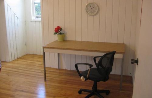 Mission Valley West Apartamento | Secluded, Charming and Unique! Spacious Apartment EXCELLENT Central Location