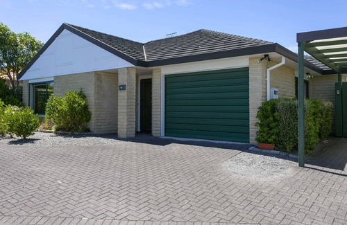 Waipahihi Casa | Secluded & Cosy! Five minutes to town centre.