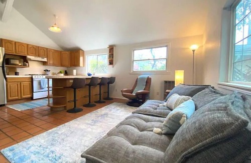 Ukiah Cabaña | Secluded cottage 1 mile from downtown Ukiah!
