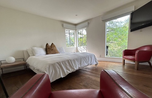 Los Angeles Cabaña | Secluded cottage Hollywood Hills in sunny garden