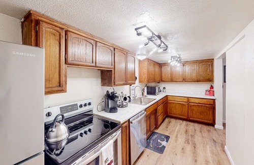 Greater Sacramento Casa | Secluded dog-friendly house close to American River with firepit, grill, W/D, AC