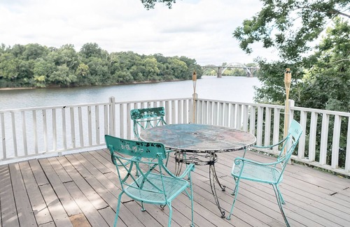 Selma Casa | Secluded downtown cozy cabin feel w/waterfront view of the Edmund Pettus Bridge